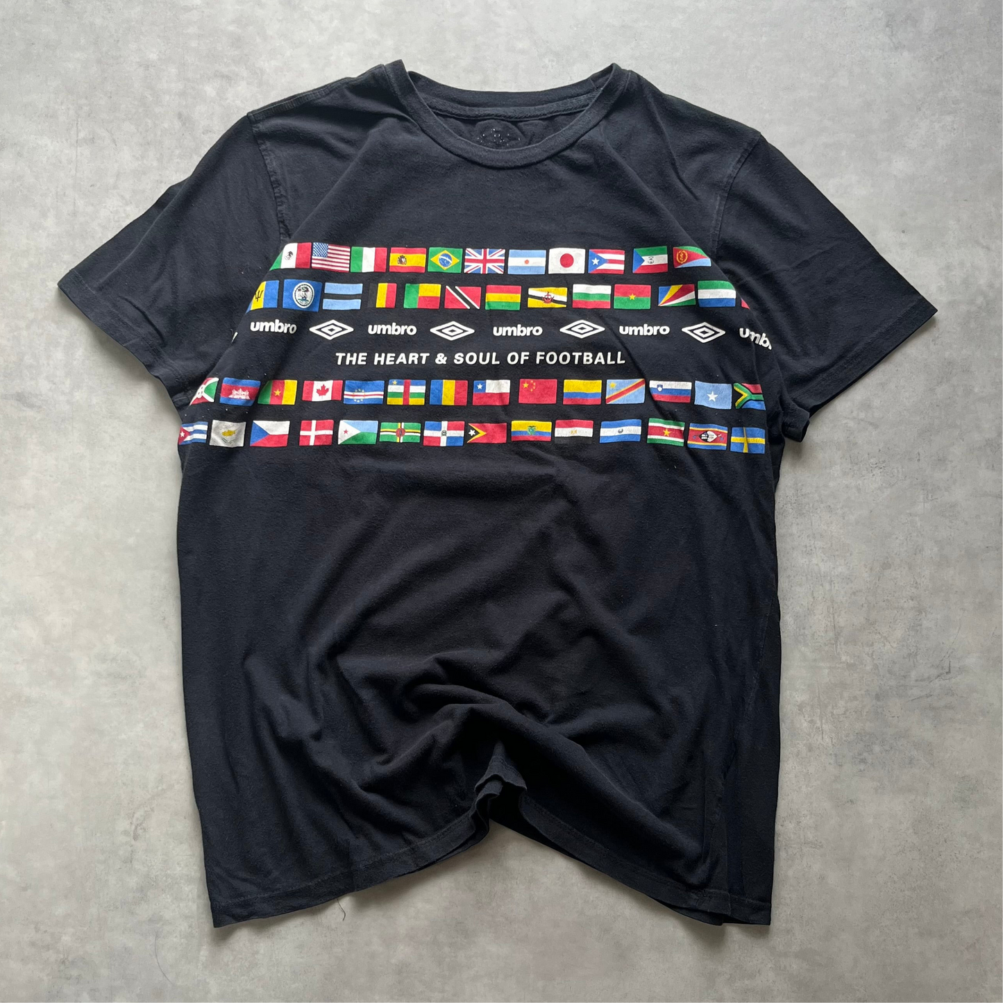 【USED】Umbro World Flag Football Tee Black M Size