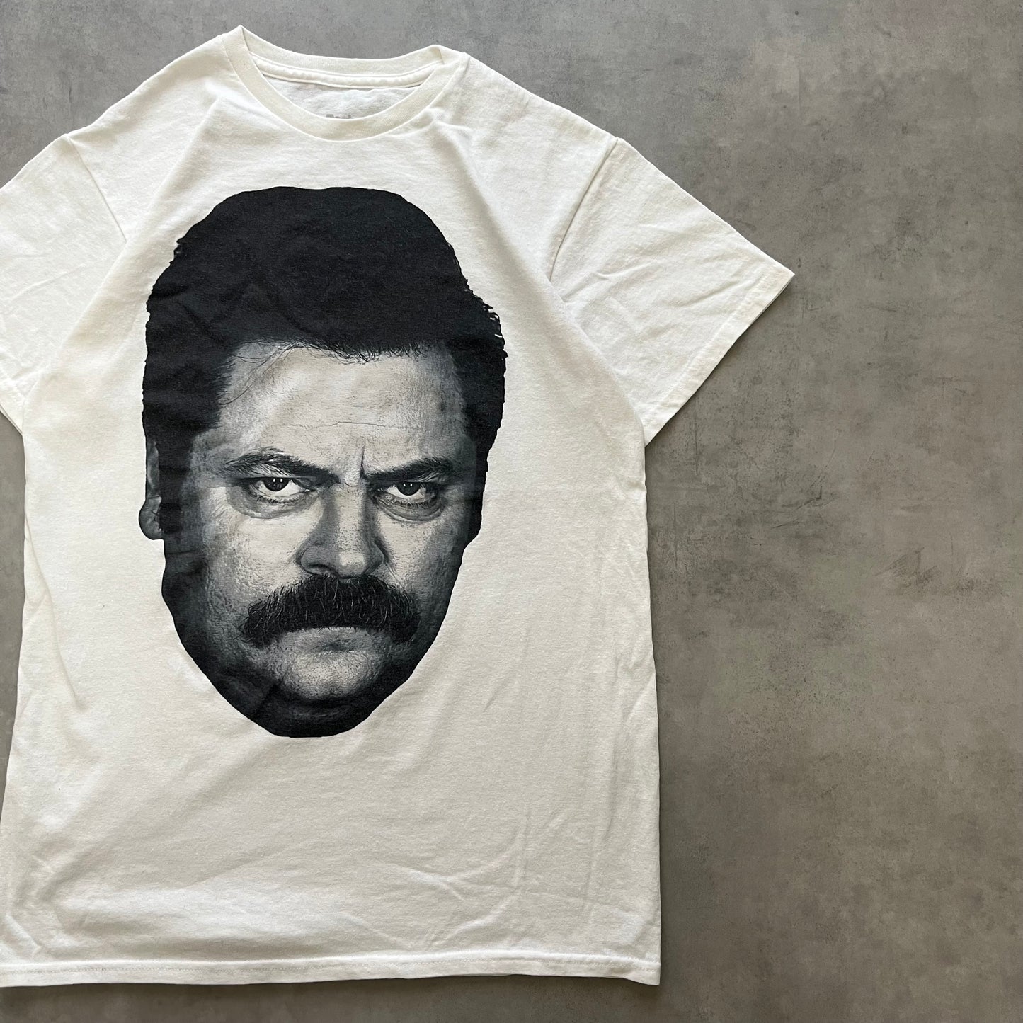 【USED】Parks And Recreation Face Print Tee Character Photo T-Shirt