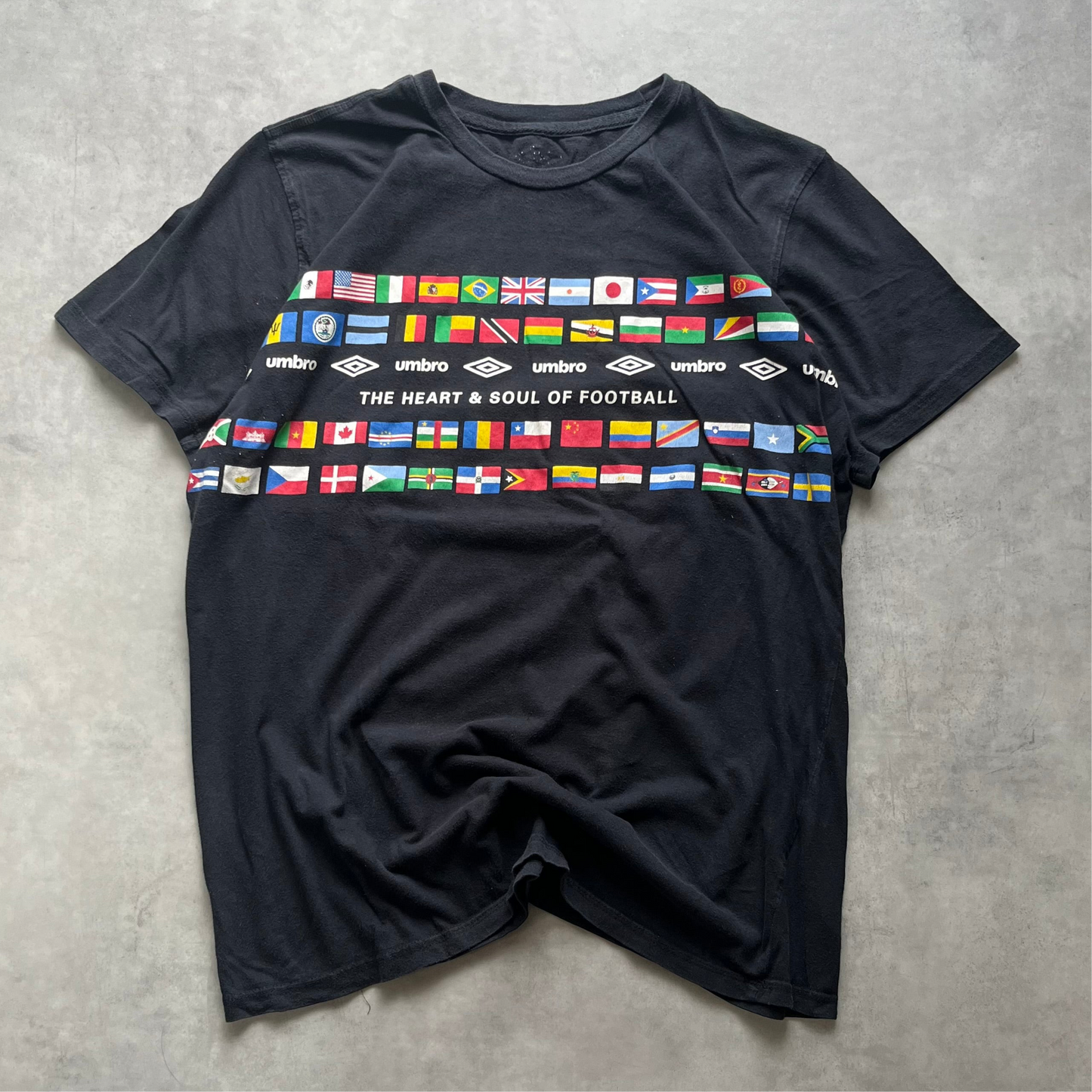 【USED】Umbro World Flag Football Tee Black M Size