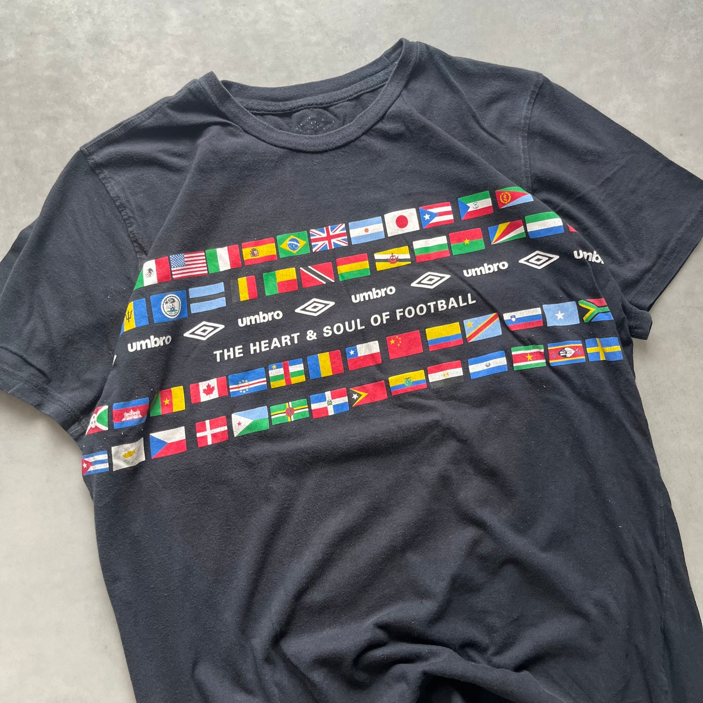 【USED】Umbro World Flag Football Tee Black M Size