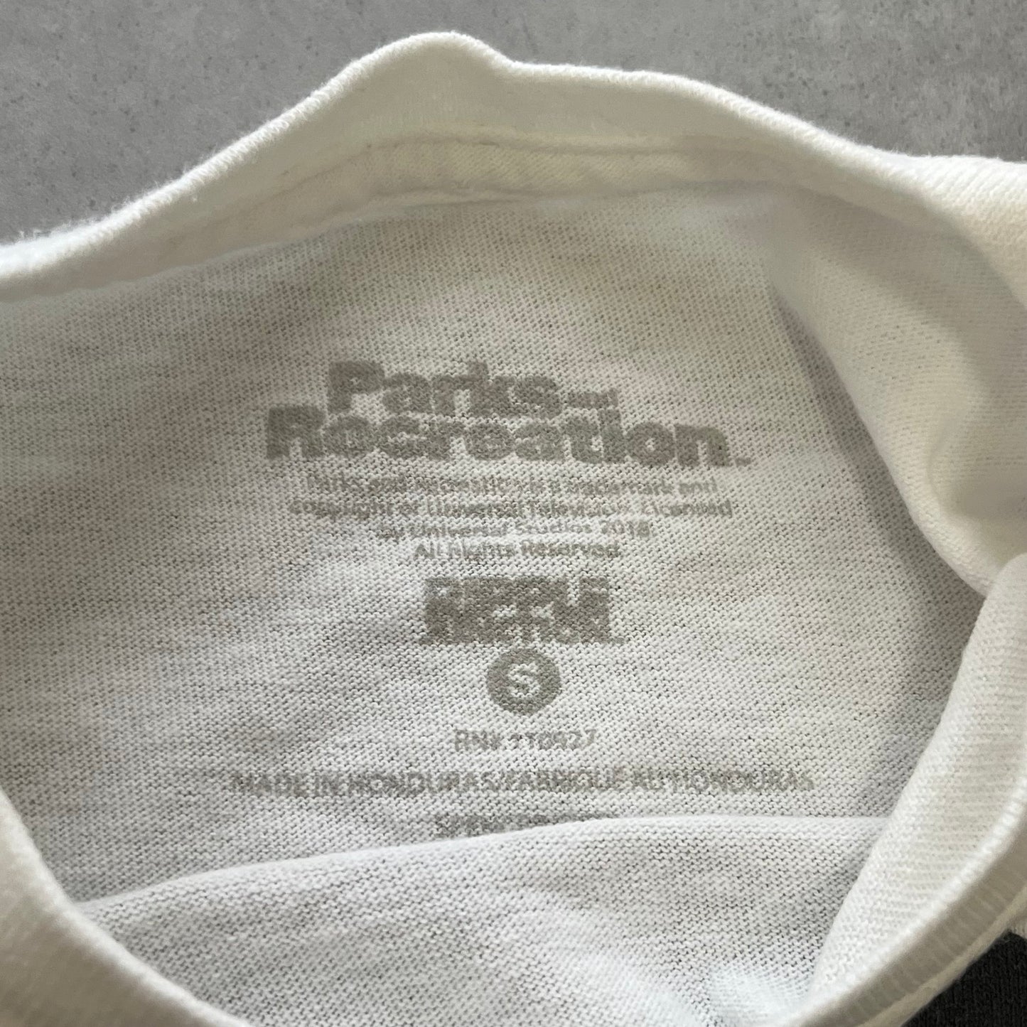 【USED】Parks And Recreation Face Print Tee Character Photo T-Shirt