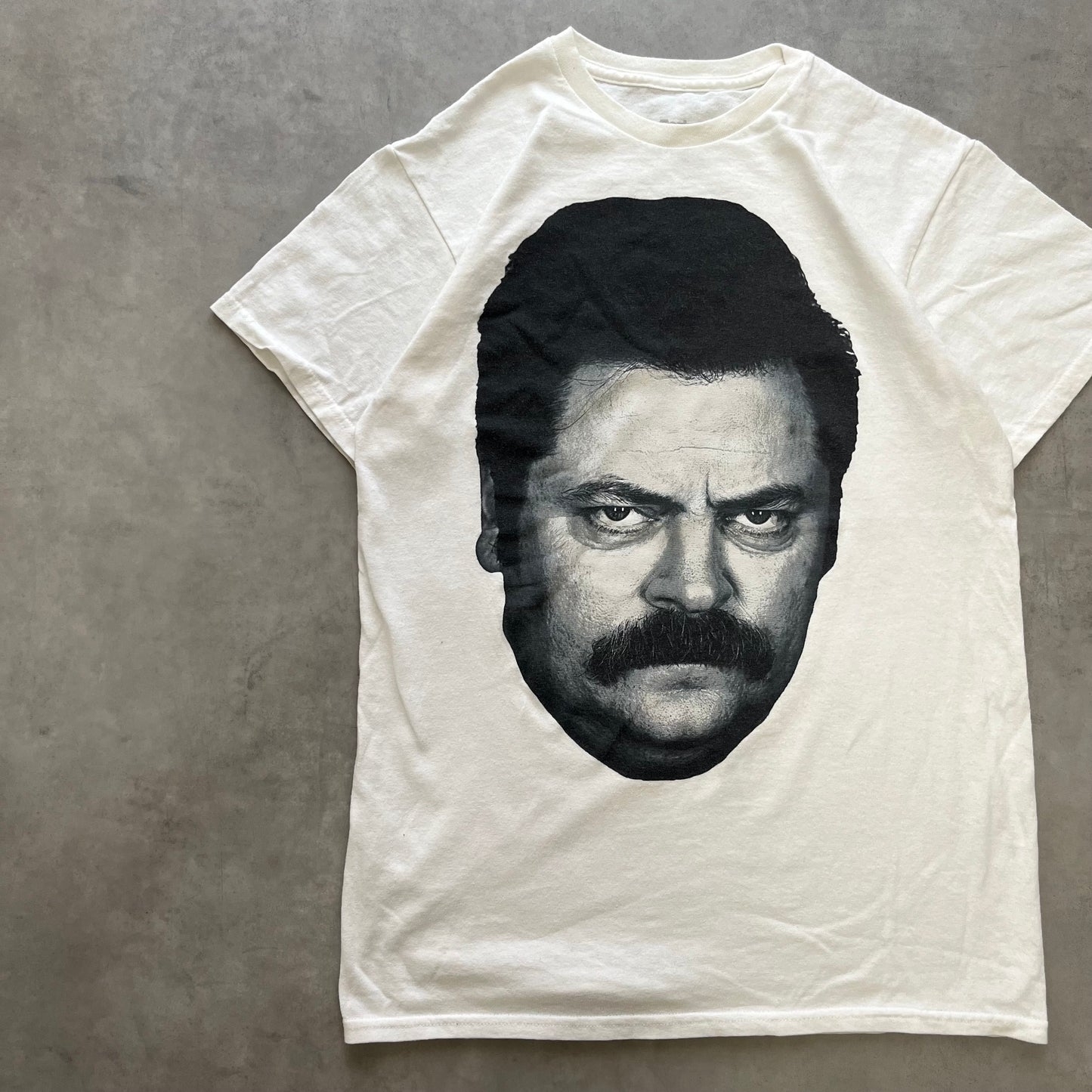 【USED】Parks And Recreation Face Print Tee Character Photo T-Shirt