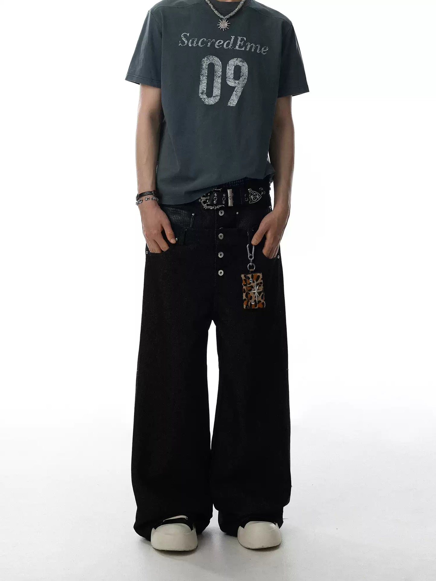 Vintage-Inspired Wide-Leg Denim Pants with Button Detail